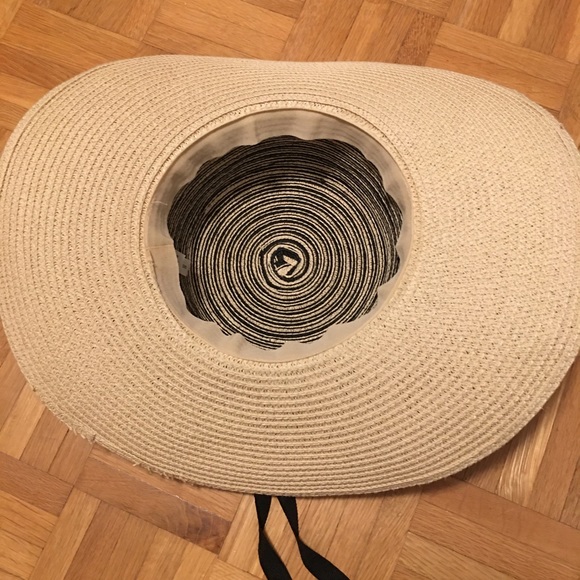 Straw hat - Picture 3 of 3
